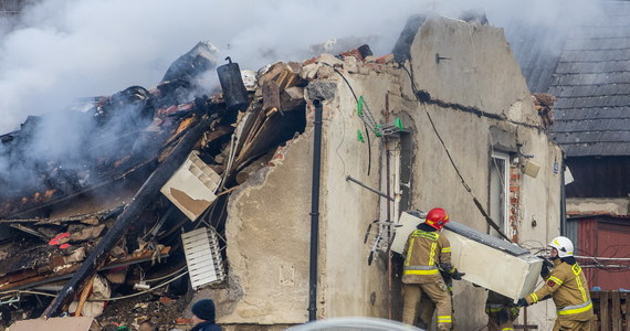 Policja i prokuratura zajęły się sprawą wczorajszego wybuchu gazu w Ustroniu. W wyniku eksplozji dwie osoby zginęły, a jedna została ranna. Dom został kompletnie zniszczony.