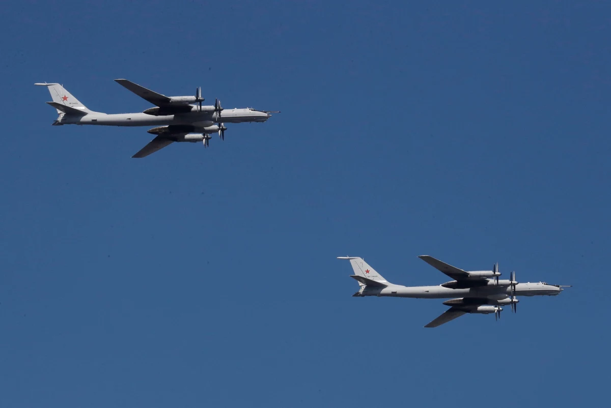 Rano doszło do dwóch niemal jednoczesnych eksplozji na lotniskach pod Riazaniem i miastem Engels, w europejskiej części Rosji. W wyniku wybuchów zginęły co najmniej trzy osoby, uszkodzono też kilka samolotów wojskowych - poinformował niezależny rosyjski portal Meduza.