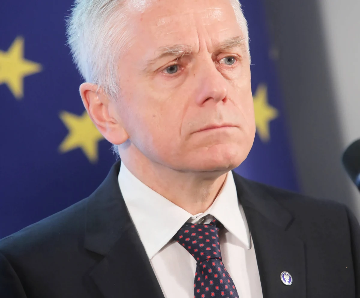 "Zaproponowany kształt komisji weryfikacyjnej do spraw badania rosyjskich wpływów (na politykę energetyczną - przyp. red.) stanowi zagrożenie dla bezpieczeństwa polskich służb" - przekonuje w rozmowie z RMF FM były komendant główny policji gen. Adam Rapacki. W przyszłym tygodniu Sejm - na wniosek posłów PiS-u - ma powołać nowy, 9-osobowy zespół.