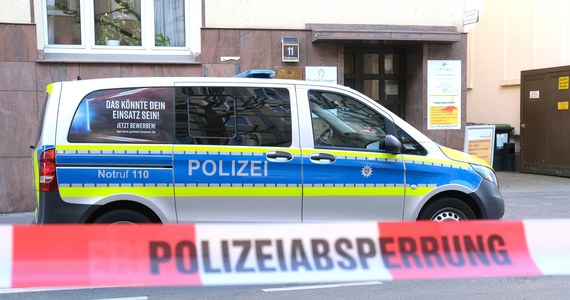 Mężczyzna zaatakował dwie uczennice, które w miejscowości Illerkirchberg w Badenii-Wirtembergii na południowym zachodzie Niemiec były w drodze na szkolny autobus. 14-latka zmarła po przewiezieniu do szpitala. Druga z nastolatek jest w ciężkim stanie. Napastnik został zatrzymany.