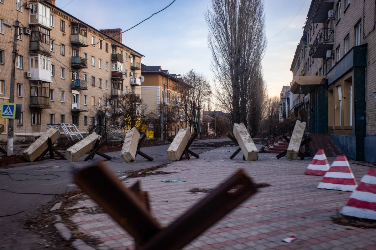 Mołdawskie służby informują o fragmencie pocisku, który odnaleziono na północy kraju w pobliżu granicy z Ukrainą. Chodzi o miejscowość Briczany. Stało się to po tym, jak na Ukrainie doszło do zmasowanego ataku rakietowego rosyjskich sił. Pociski spadły na kilka regionów. 