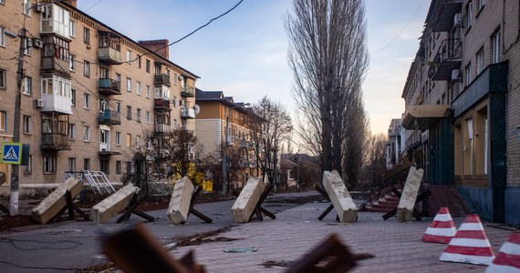 Mołdawskie służby informują o fragmencie pocisku, który odnaleziono na północy kraju w pobliżu granicy z Ukrainą. Chodzi o miejscowość Briczany. Stało się to po tym, jak na Ukrainie doszło do zmasowanego ataku rakietowego rosyjskich sił. Pociski spadły na kilka regionów. 