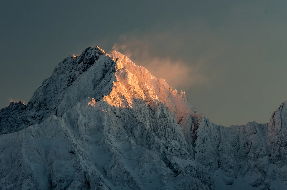 Pod Gerlachem - najwyższym szczytem Tatr zginął polski turysta. Prawdopodobną przyczyną śmierci był upadek po zalodzonych skałach. 
