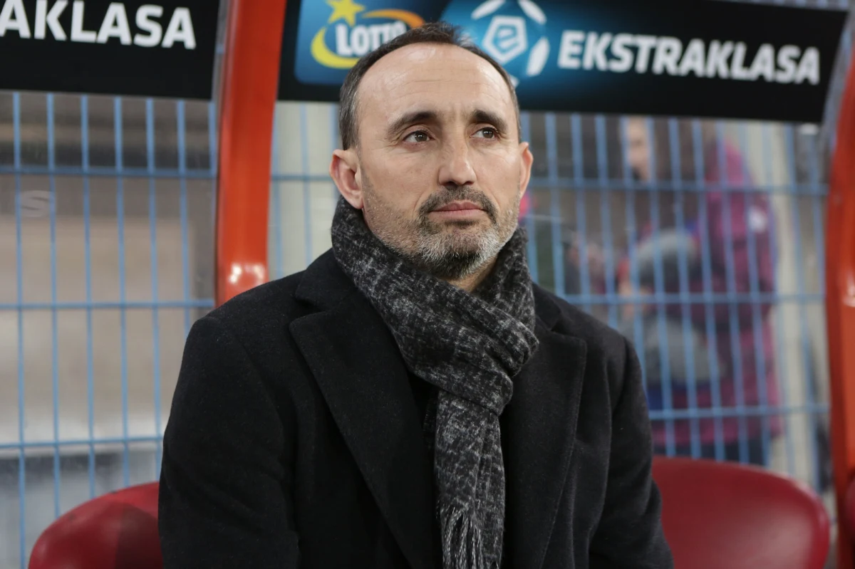 Hiszpan Kiko Ramirez znów pod Wawelem. Były trener Wisły Kraków wraca do pierwszoligowej ekipy "Białej Gwiazdy" w roli dyrektora sportowego.