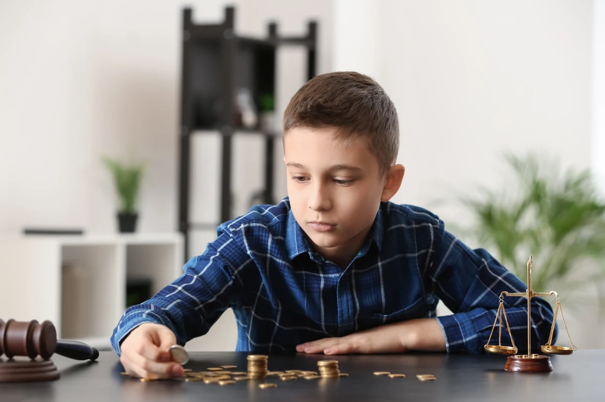 Co 14. dziecko dostanie prezent mikołajkowy, a co piąte może znajdzie coś pod choinką - wynika z badania przeprowadzonego przez Rejestr Dłużników BIG InfoMonitor wśród opiekunów dzieci, którzy mają zasądzone alimenty. Jak podano, zaległości alimentacyjne wrosły w ciągu roku o blisko 4 mld zł, do prawie 13,4 mld zł.