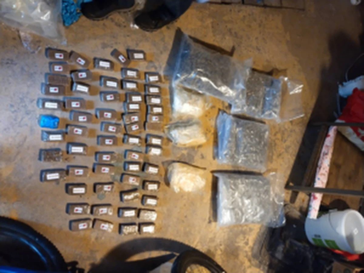 Dziewięć osób zatrzymanych i przejętych ponad 45 kilogramów narkotyków o czarnorynkowej wartości 1,8 mln złotych  - to efekt policyjnej akcji przeprowadzonej w Małopolsce.

