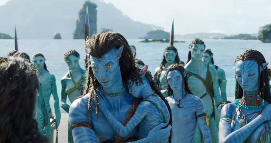 "Avatar: Istota wody" wchodzi na ekrany kin na całym świecie 16 grudnia. Jako że film trwa ponad 190 minut, reżyser superprodukcji James Cameron podpowiedział przyszłym widzom, kiedy najlepiej wyjść z seansu, jeśli będą musieli udać się do toalety.