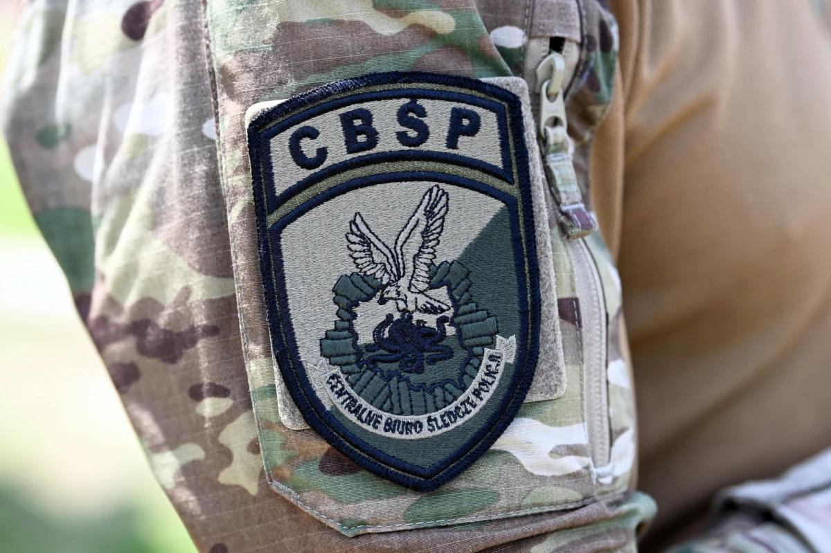 Akcja Centralnego Biura Śledczego Policji w Zabrzu. Policjanci weszli tam do jednego z mieszkań, gdzie m.in. znaleziono broń. W czasie akcji doszło też do kolizji policyjnego pojazdu.