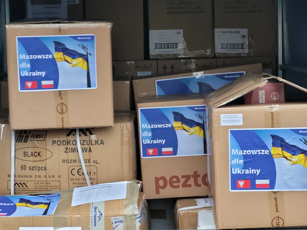 Gogle taktyczne, rękawice, aparaty Ambu do resuscytacji, odzież termoaktywna - to wszystko zostanie przekazane dla mieszkańców obwodu lwowskiego. Dary potrzebne mieszkańcom Ukrainy przekazał Samorząd Województwa Mazowieckiego z marszałkiem Adamem Struzikiem na czele. Niezbędne rzeczy zostały zakupione przez Urząd Marszałkowski w Warszawie.