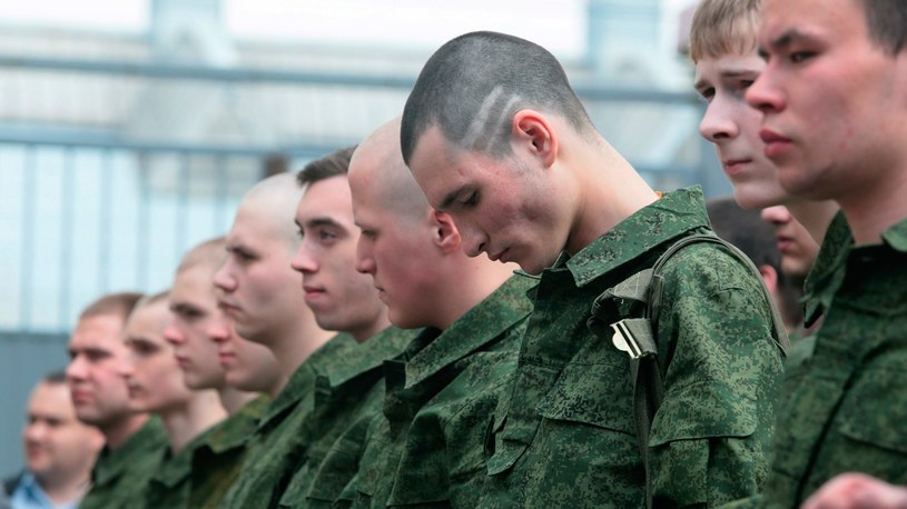 Jak dowiadujemy się z nowego raportu brytyjskiego wywiadu, Kreml zleca rekrutację wojska na zewnątrz, aby "uniknąć niepopularnych wewnętrznych środków mobilizacji". 