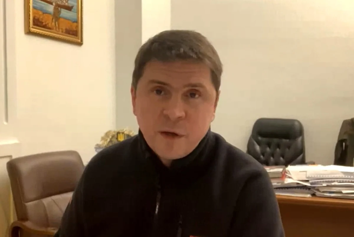 "Nie dogadamy się z Rosjanami. To trzeba zrozumieć - oni nie chcą żadnych rozmów, oni chcą nas zniszczyć. Używają słowa 'negocjacje' na pokaz, by zaprezentować rzekomą gotowość. To nieprawda. Chcą nas zniszczyć, ale potrzebują operacyjnej przerwy" - mówił w ekskluzywnej rozmowie w RMF FM doradca szefa gabinetu prezydenta Ukrainy Mychajło Podolak. Jak dodawał, Rosja zrozumiała, że przegrywa tę wojnę i dlatego atakuje cele cywilne w Ukrainie. "Chce doprowadzić do tego, żeby 30-40 milionów ludzi dosłownie zamarzało tej zimy" - mówił.