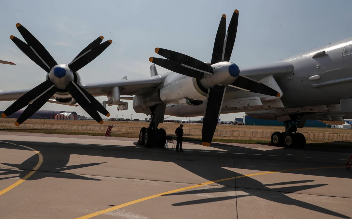 ​W poniedziałek rano na lotniskach wojskowych pod Riazaniem i Engelsem w europejskiej części Rosji doszło do niemal dwóch jednoczesnych eksplozji. Niezależne rosyjskie media informowały, że w wyniku wybuchów uszkodzone zostały samoloty wojskowe. Udostępnione we wtorek zdjęcia satelitarne potwierdzają te doniesienia.