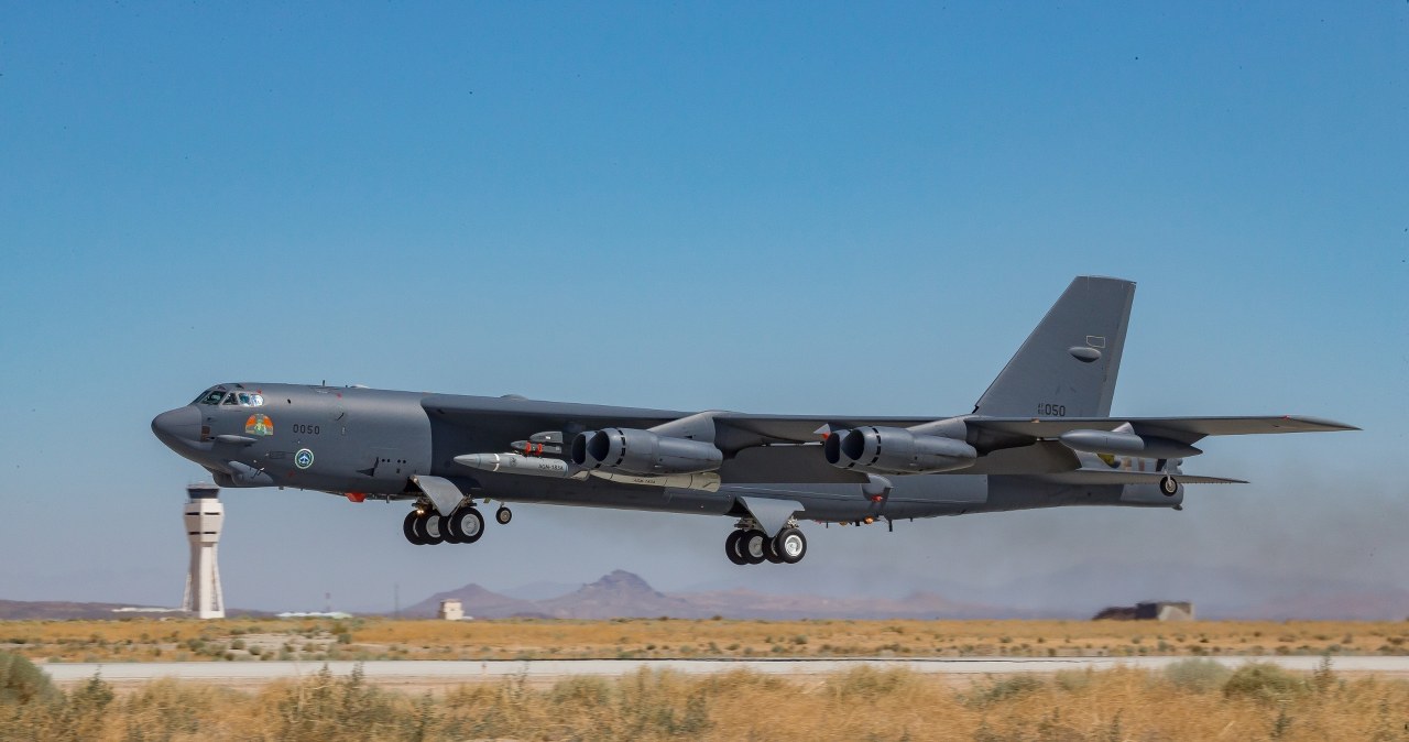 US Navy zintegruje pociski LRASM z bombowcami B-52. Chodzi o Chiny