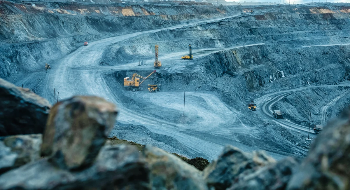 Komisja Europejska zaproponuje nałożenie restrykcji na sektor górniczy Rosji w ramach dziewiątego pakietu sankcji UE, który ma ograniczyć Kremlowi możliwość finansowania wojny z Ukrainą - podał "Financial Times", powołując się na trzy osoby, znające szczegóły tego planu.