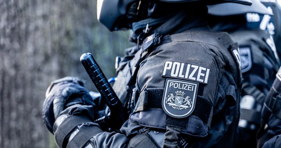 25 członków i osób wspierającą ultraprawicową organizację terrorystyczną Obywateli Rzeszy (Reichsbuerger) zostało zatrzymanych o poranku w Niemczech. To efekt wielkiej akcji policji, w której - według "Bilda" - brały udział prawie trzy tysiące mundurowych. Prokuratura federalna potwierdziła, że aresztowani ekstremiści planowali zamach stanu w Niemczech.
