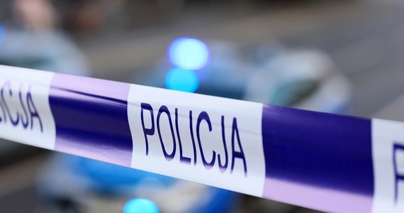 Zwłoki 66-letniej kobiety i 64-letniego mężczyzny znaleziono w domu w miejscowości Jaworzynka (pow. cieszyński, woj. śląskie). Policja zatrzymała ich 32-letniego syna - mężczyzna jest podejrzewany o zamordowanie swoich rodziców.