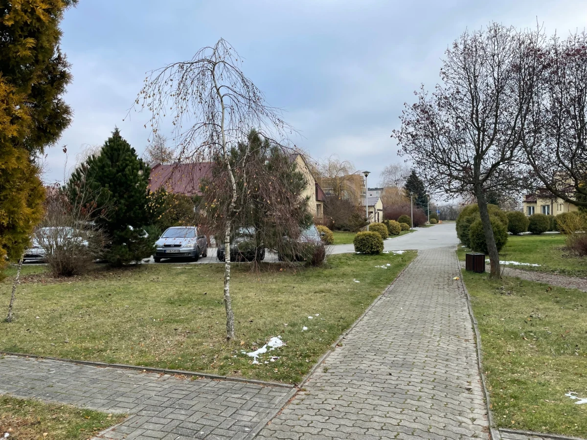 ​12 rodzin SOS mieszka w wiosce dziecięcej w Kraśniku na Lubelszczyźnie. To między innymi tam trafią prezenty od Loterii RMF i Świetnego Mikołaja. Oprócz rodzin w wiosce działają również placówka specjalistyczna, ale także placówka interwencyjna.