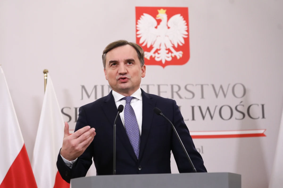 Prawie 59 proc. Polaków uważa, że Zbigniew Ziobro i Solidarna Polska powinni odejść z rządu - wynika z sondażu United Surveys dla RMF FM i "Dziennika Gazety Prawnej". Ponad 28 proc. ankietowanych jest odmiennego zdania. 