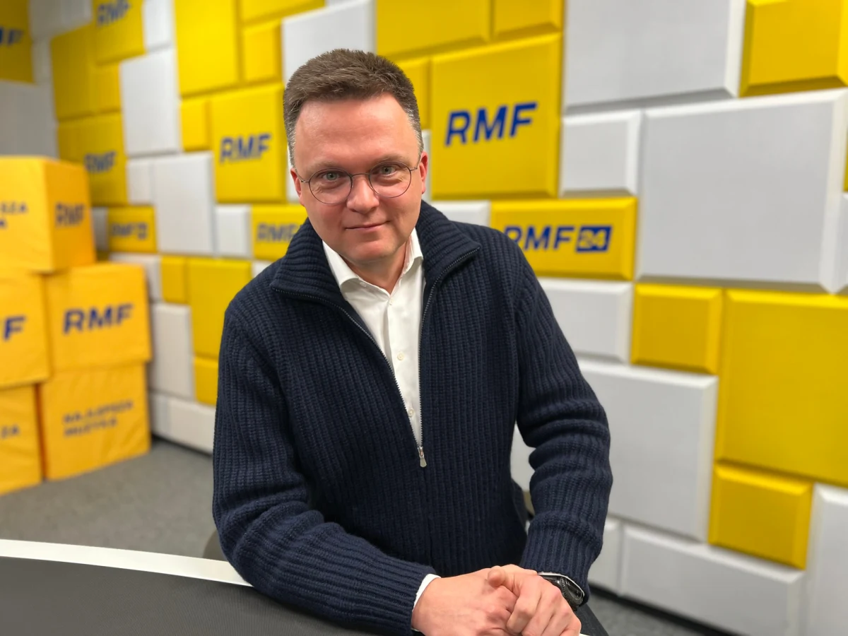 "Ja wolę mieć mniej posłów niż doprowadzić do tego, żeby PiS wygrał następne wybory. Mówię to każdemu z liderów, z którymi rozmawiam. Jasno kładę to na stole. Tu nie chodzi o moje stanowiska, tu nie chodzi o to, żebyśmy mieli 69 (posłów – przyp. red.), a nie 75 czy odwrotnie. Chodzi o to, żebyśmy wygrali, mogli robić nasze rzeczy" – mówił w Popołudniowej rozmowie w RMF FM Szymon Hołownia, lider Polski 2050, pytany, czy możliwe jest dogadanie się całej opozycji i start na wspólnych listach.