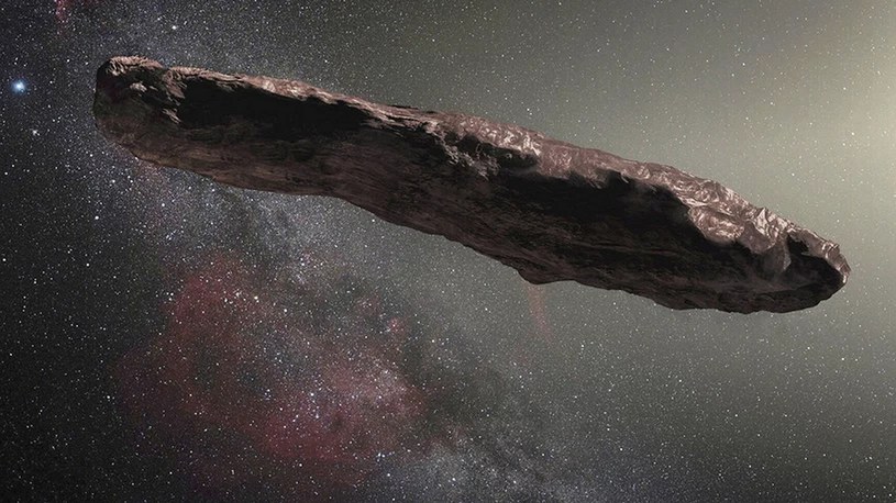 Po 5 latach podróży przez otchłań kosmosu otaczającą Słońce, obiekt o nazwie Oumuamua powoli opuszcza Układ Słoneczny. Niestety, być może nigdy nie dowiemy się, czym tak naprawdę był - zwykłą skałą, czy sondą kosmiczną wysłaną przez obcą cywilizację.