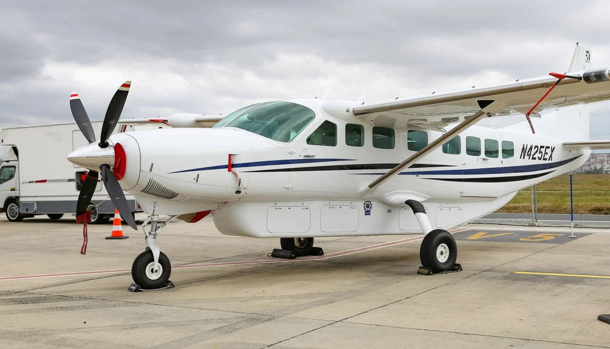 "Lata już w tej chwili samolot o napędzie hybrydowym Cessna Caravan. To maszyna do lokalnych przewozów cargo, wykorzystywana bardzo masowo np. na terenie Afryki czy choćby na Alasce" - mówił Marek Chmiel z Przeglądu Lotniczego w rozmowie z Pawłem Jaworem w Radiu RMF24.