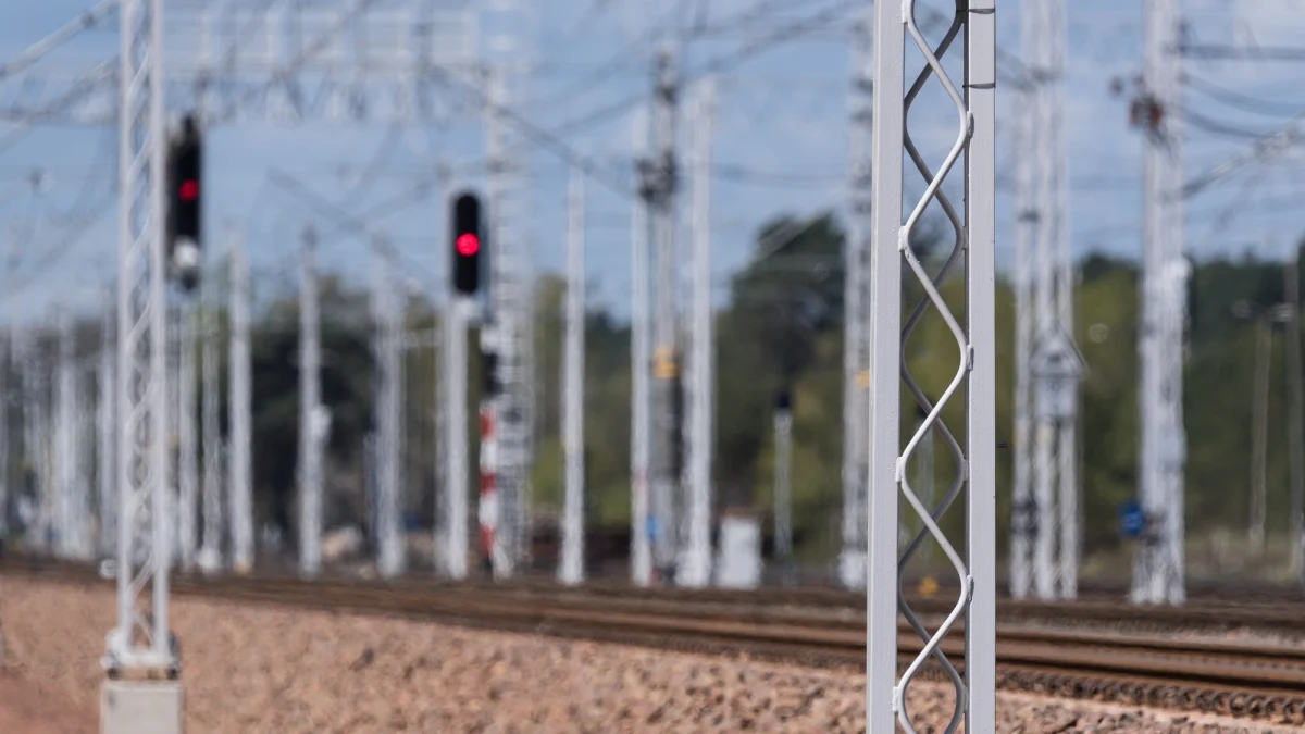 ​Po dziewięciu latach pociągi Kolei Dolnośląskich powrócą na dolnośląski odcinek tzw. Nadodrzanki, czyli trasy kolejowej z Wrocławia do Głogowa. Połączenia realizowane będą m.in. przy wykorzystaniu pięcioczłonowych Impulsów 45WE mogących pomieścić ponad 500 pasażerów.