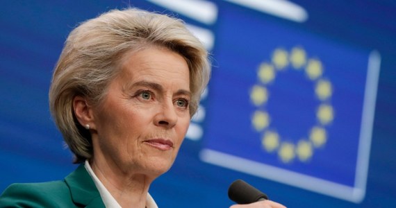 Przewodnicząca Komisji Europejskiej Ursula von der Leyen zaproponowała dodanie prawie 200 osób i podmiotów gospodarczych do unijnej listy sankcji wobec Moskwy. W dziewiątym pakiecie restrykcji miałyby znaleźć się rosyjskie siły zbrojne i trzy banki w Rosji.