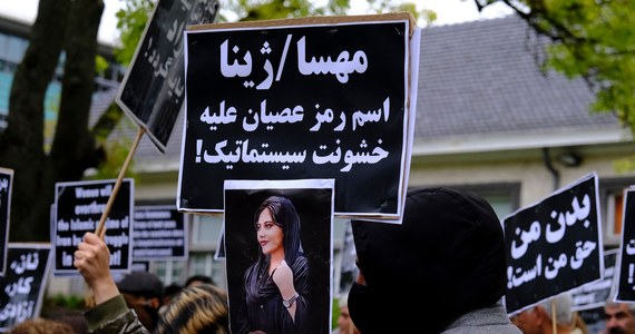 Dziś w Iranie odbyła się egzekucja więźnia skazanego za rzekome ranienie ostrym przedmiotem członka irańskich służb bezpieczeństwa i zablokowanie drogi w Teheranie w czasie antyrządowych protestów – informuje agencja Mizan, na którą powołuje się Associated Press.