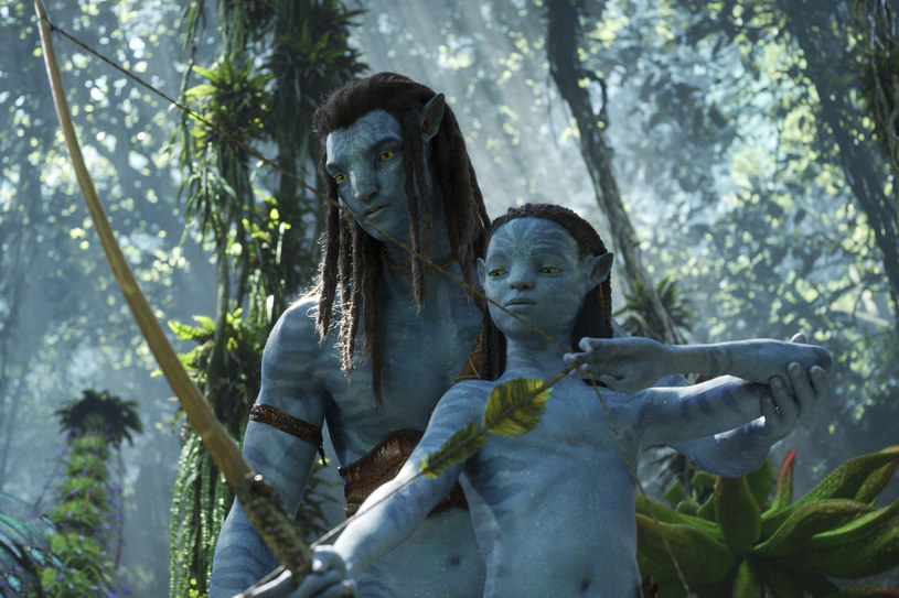 Długo wyczekiwany film Jamesa Camerona "Avatar: Istota wody" zachwycił widzów na całym świecie. Liczby mówią same za siebie, produkcja prawdopodobnie pobije wszelkie rekordy. Pierwszym z nich może pochwalić się w Polsce - nowy "Avatar" po weekendzie otwarcia stał się filmem, który zarobił w naszym kraju najwięcej w 2022 roku.