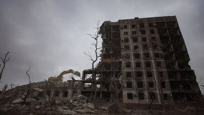 Wybuchy i eksplozje w rosyjskiej bazie wojskowej w okupowanym Berdiańsku [ZAPIS RELACJI]