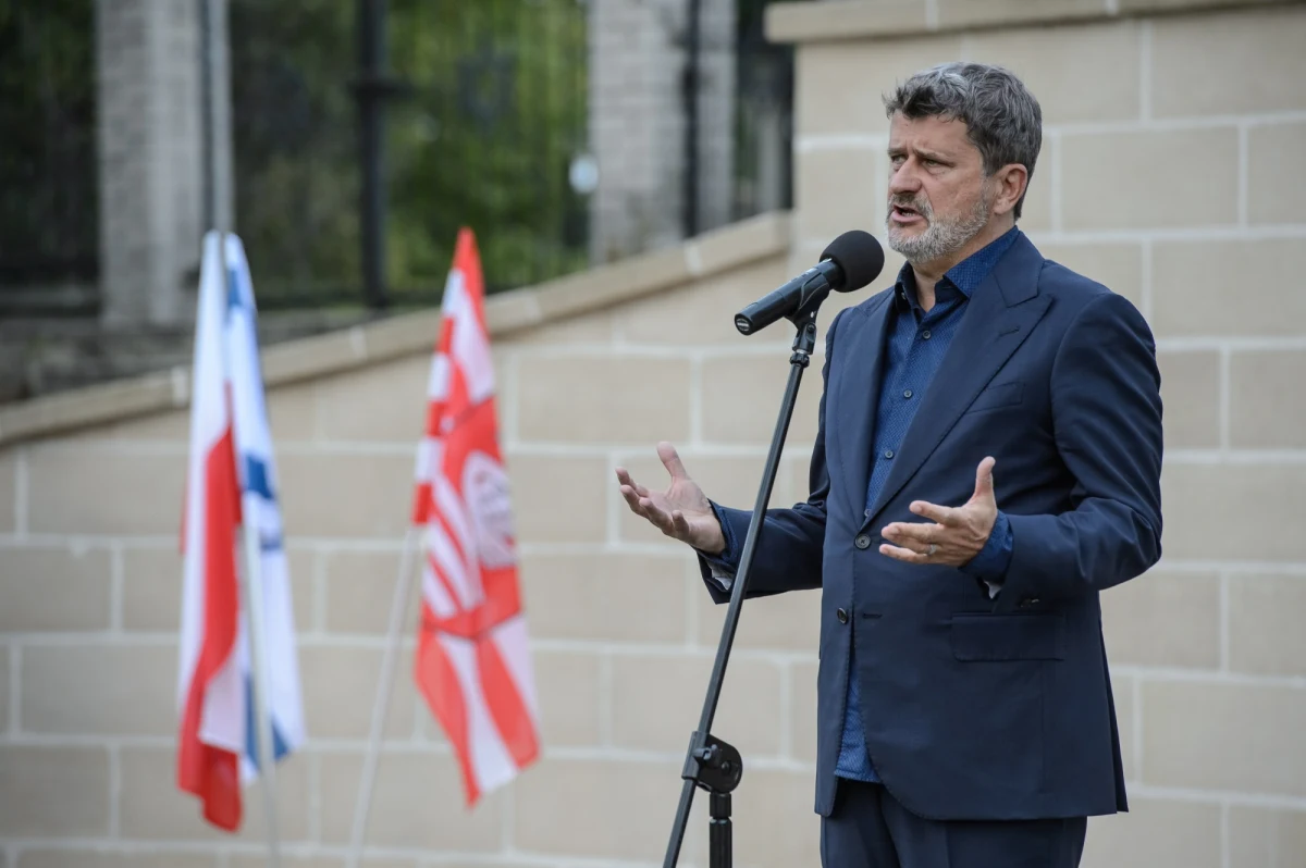 Prezydent Krakowa Jacek Majchrowski powołał Radę Muzeum Sztuki Współczesnej w Krakowie MOCAK. Jednym z jej członków został Janusz Palikot. Części radnych to się nie podoba. Głośno protestuje Michał Drewnicki z PiS. "Pan Palikot dał się poznać jako kontrowersyjny poseł i polityk pijący publicznie alkohol, nawołujący do legalizowania narkotyków, uprawiający obrzydliwy hejt w przestrzeni publicznej" – stwierdził.