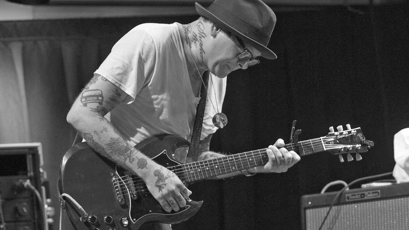 Gitarzysta zespołu Slobberbone Jess Barr zmarł 6 grudnia w wieku 46 lat. Muzyk według relacji jego przyjaciół miał problemy kardiologiczne. 