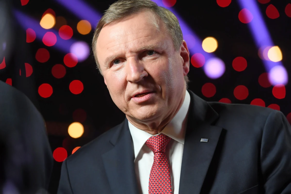 Jacek Kurski ma nową pracę. Został dyrektorem w Banku Światowym w Waszyngtonie. "Jacek Kurski spełnia z ogromną nadwyżką wszystkie wymagania wobec osób reprezentujących Polskę w międzynarodowych instytucjach finansowych" - ocenił prezes Narodowego Banku Polskiego Adam Glapiński. Jego zdaniem były prezes TVP mógłby zajmować o wiele wyższe stanowiska.