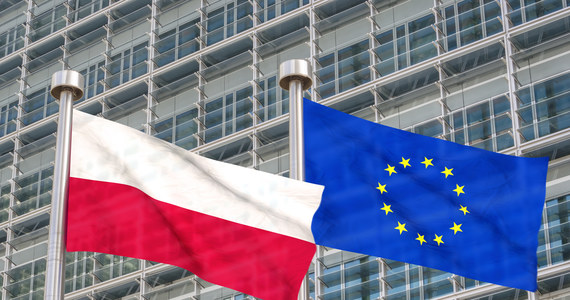 Po raz ósmy straciliśmy miliony euro. Komisja Europejska potrąciła dzisiaj Polsce ósmą transzę kar w związku z niewykonaniem orzeczenia w sprawie Izby Dyscyplinarnej - dowiedziała się dziennikarka RMF FM. Tym razem KE odjęła z należnych Polsce funduszy 33 mln euro. 