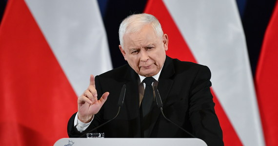 "My spotkań Tuska nie zakłócamy. Po prostu chcemy mieć spokojne spotkania - to prawo wszystkich polskich obywateli. Gdy jakaś grupa naszych zwolenników chciała zakłócić spotkanie polityka PO, została wyprowadzona z sali" - powiedział prezes PiS Jarosław Kaczyński w Chojnicach po zamieszaniu na sali.