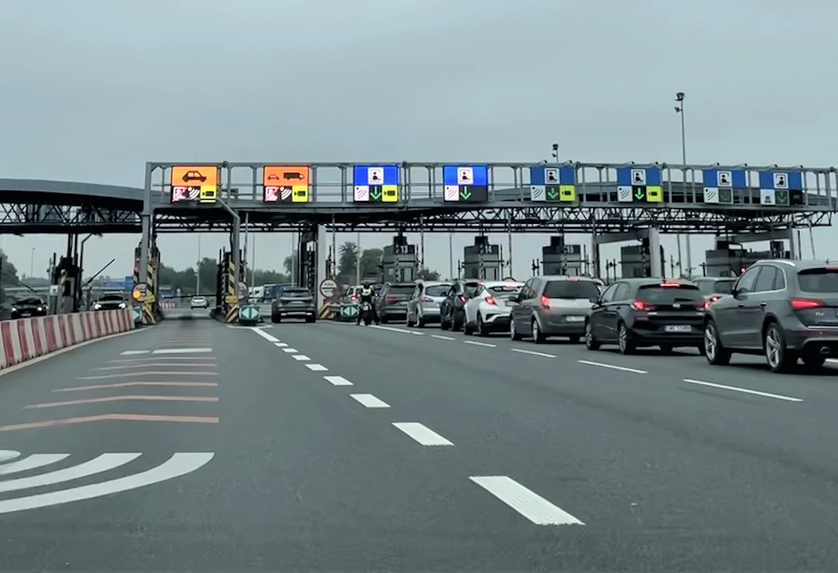 W 2027 r. kończy się koncesja na odcinek autostrady A4 między Katowicami a Krakowem; chcielibyśmy, by ten odcinek był bezpłatny dla kierowców - przekazał minister infrastruktury Andrzej Adamczyk. Dodał, że plan zakłada rozbudowę tej trasy o dodatkowy pas ruchu.