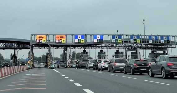 W 2027 r. kończy się koncesja na odcinek autostrady A4 między Katowicami a Krakowem; chcielibyśmy, by ten odcinek był bezpłatny dla kierowców - przekazał minister infrastruktury Andrzej Adamczyk. Dodał, że plan zakłada rozbudowę tej trasy o dodatkowy pas ruchu.