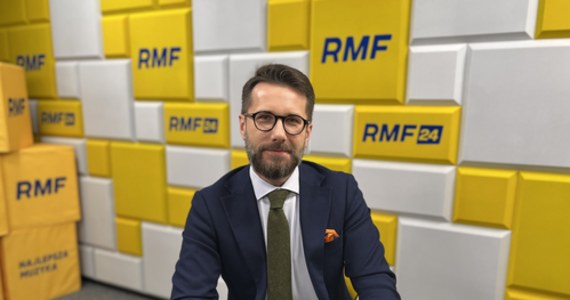 Nominacja Jacka Kurskiego to decyzja NBP. Nie mamy z nią nic wspólnego – mówi Radosław  Fogiel gość Porannej rozmowy w RMF FM. Jak zaznacza, wiem, że pan mi nie uwierzy, ale NBP jest niezależny. Ja o tej nominacji dowiedziałem się z mediów i nie jestem tu odosobniony – zaznacza gość Roberta Mazurka. 