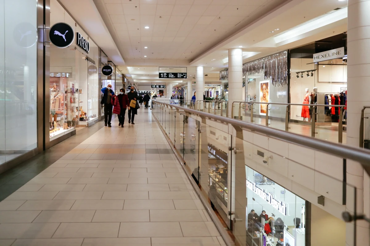 W najbliższą niedzielę 11 grudnia sklepy i galerie handlowe będą w Polsce otwarte. Także 18 grudnia można będzie rozbić zakupy i będzie to ostatnia niedziela handlowa w 2022 r.