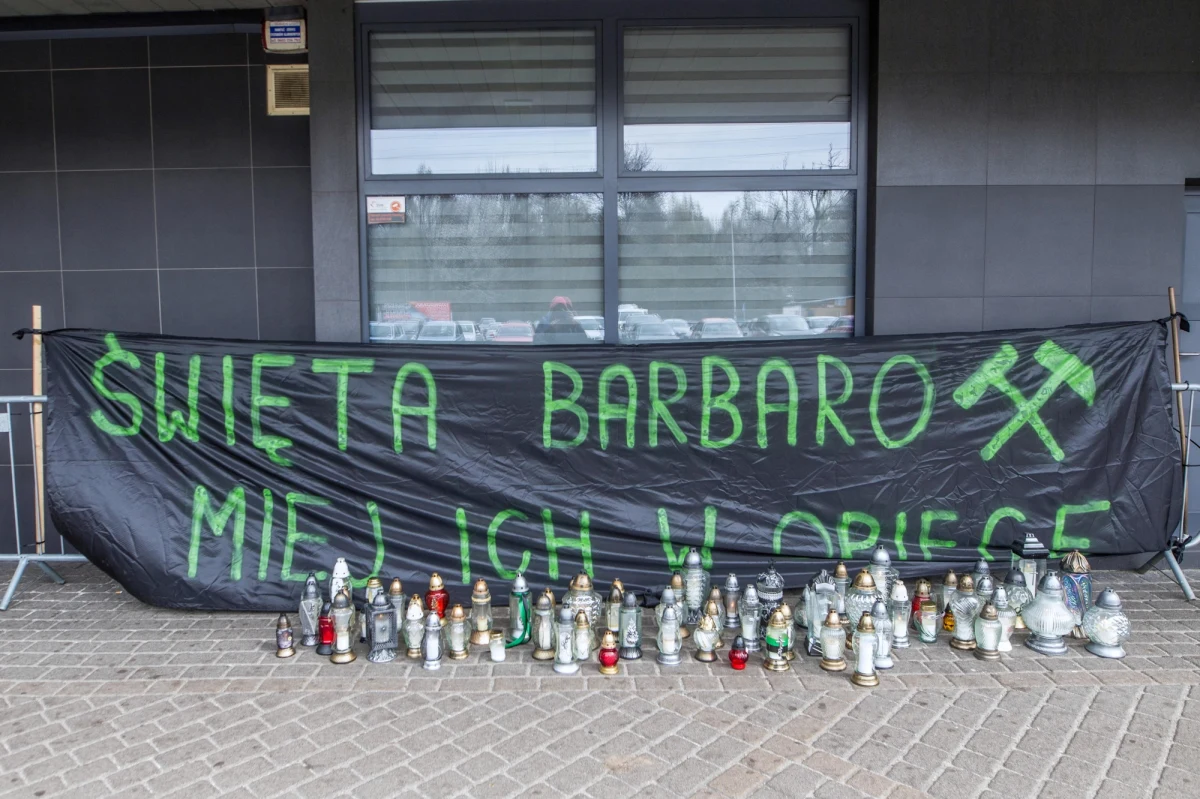 ​Jest kolejny krok w kierunku wznowienia poszukiwań 7 górników, których nie odnaleziono po kwietniowej katastrofie w kopalni Pniówek. Okręgowy Urząd Górniczy w Rybniku zgodził się na "zdjęcie" pola pożarowego w rejonie, w którym doszło do wybuchów metanu.