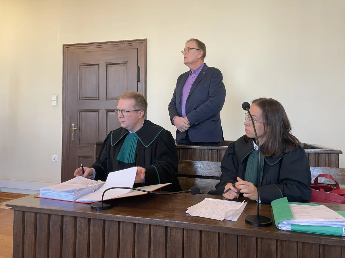 W Gdańsku odbył się dziś proces odwoławczy Waldemara Bonkowskiego. Przed sądem pierwszej instancji były senator został skazany na rok więzienia w zawieszeniu na 3 lata za zabicie psa ze szczególnym okrucieństwem. Apelację złożyli prokurator, obrońca, a także kilka organizacji broniących praw zwierząt. Sąd Okręgowy w Gdańsku uchylił dziś wyrok i cofnął sprawę do ponownego rozpatrzenia. 