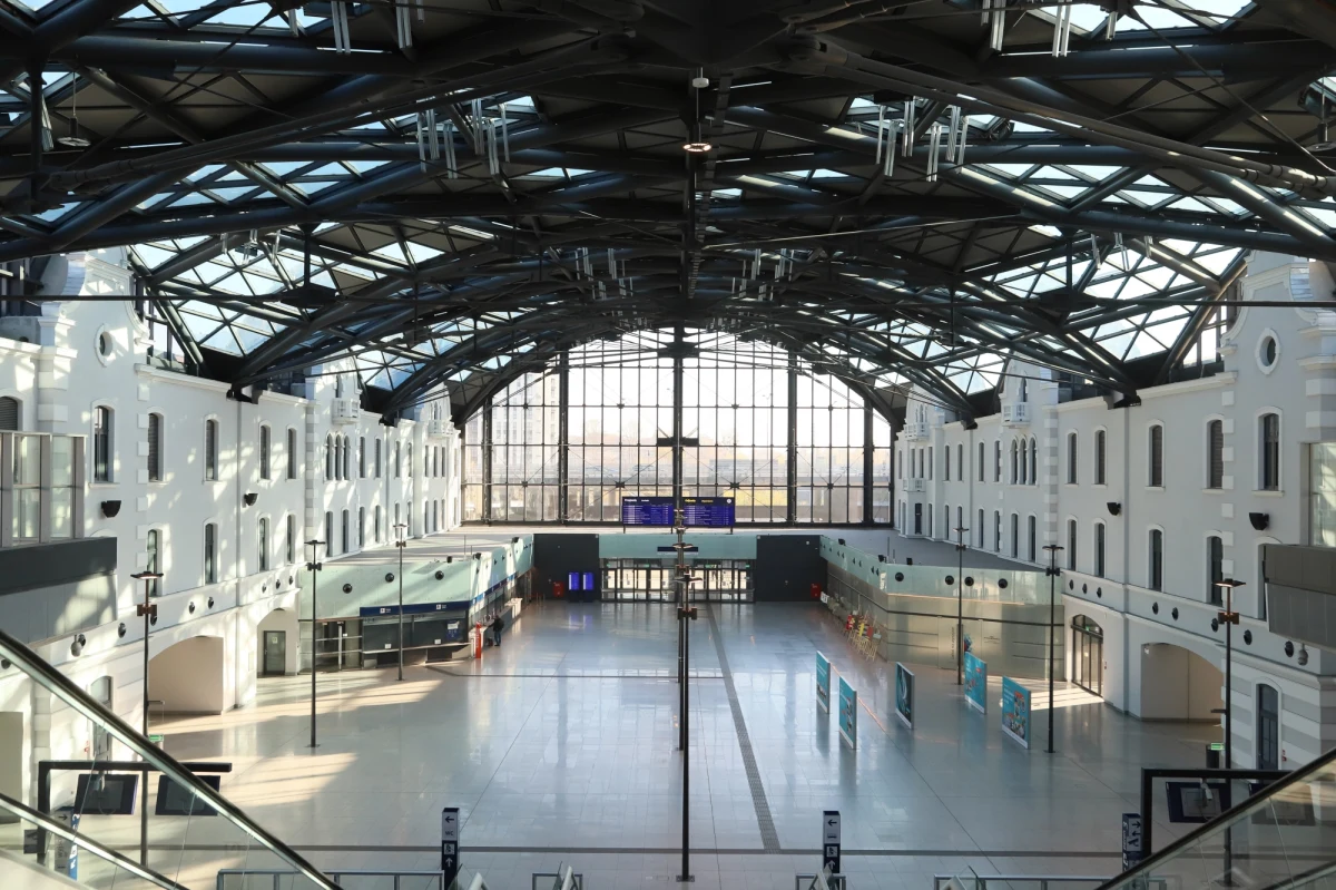 Więcej pociągów o podwyższonym standardzie obsługujących Łódź i  dodatkowe przystanki na stacjach Łódź Kaliska i Łódź Żabieniec - takie zmiany w rozkładzie, który zacznie obowiązywać w niedzielę 11 grudnia zapowiada PKP Intercity.