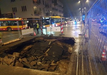 Utrudnienia w Warszawie. Powodem zapadnięta jezdnia