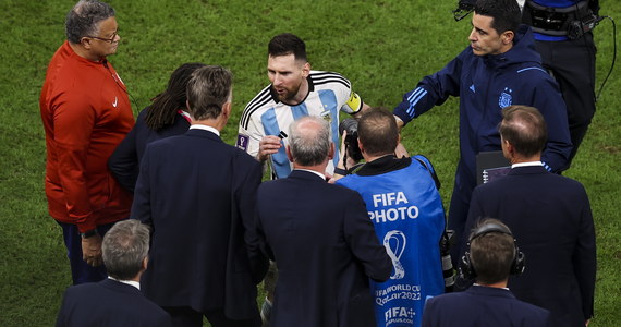 "Na co się gapisz, głupku. Idź stąd!" - takie słowa skierował Lionel Messi do jednego z holenderskich piłkarzy. Po zakończeniu spotkania ćwierćfinałowego mistrzostw świata w Katarze gorąco było na murawie i na stadionowym zapleczu.