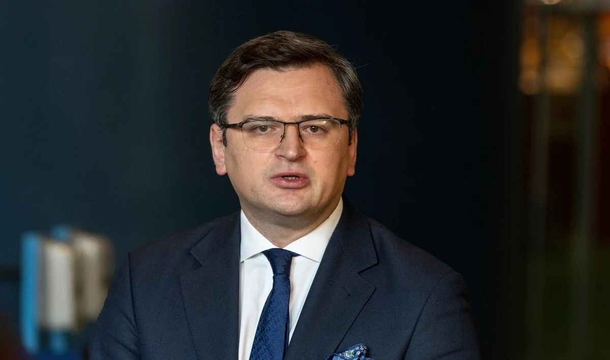 "Nie nadszedł jeszcze moment na mediacje" - powiedział minister spraw zagranicznych Ukrainy Dmytro Kułeba w opublikowanej w sobotę rozmowie z włoską agencją Ansa. Zdaniem szefa ukraińskiej dyplomacji, powodem, dla którego nie ma na razie szans na rozmowy pokojowe z Rosją, jest prezydent Władimir Putin.