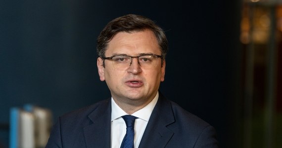 "Nie nadszedł jeszcze moment na mediacje" - powiedział minister spraw zagranicznych Ukrainy Dmytro Kułeba w opublikowanej w sobotę rozmowie z włoską agencją Ansa. Zdaniem szefa ukraińskiej dyplomacji, powodem, dla którego nie ma na razie szans na rozmowy pokojowe z Rosją, jest prezydent Władimir Putin.