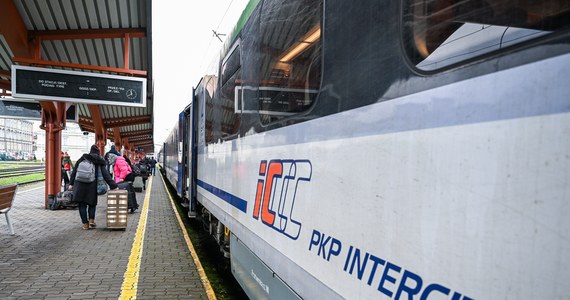 Więcej komfortowych połączeń i powrót większości pociągów na podstawową trasę do Poznania – to najważniejsze nowości dla województwa zachodniopomorskiego w nowym rocznym rozkładzie jazdy PKP Intercity, który zacznie obowiązywać w niedzielę.