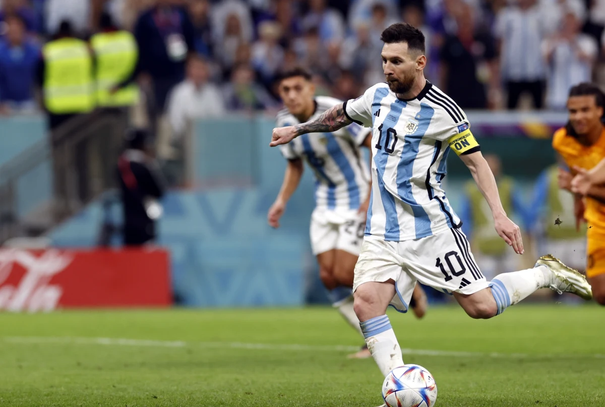 FIFA wszczęła postępowanie dyscyplinarne przeciwko piłkarskiej reprezentacji Argentyny. Chodzi o zachowanie jej zawodników podczas ćwierćfinałowego meczu mistrzostw świata z Holandią. 