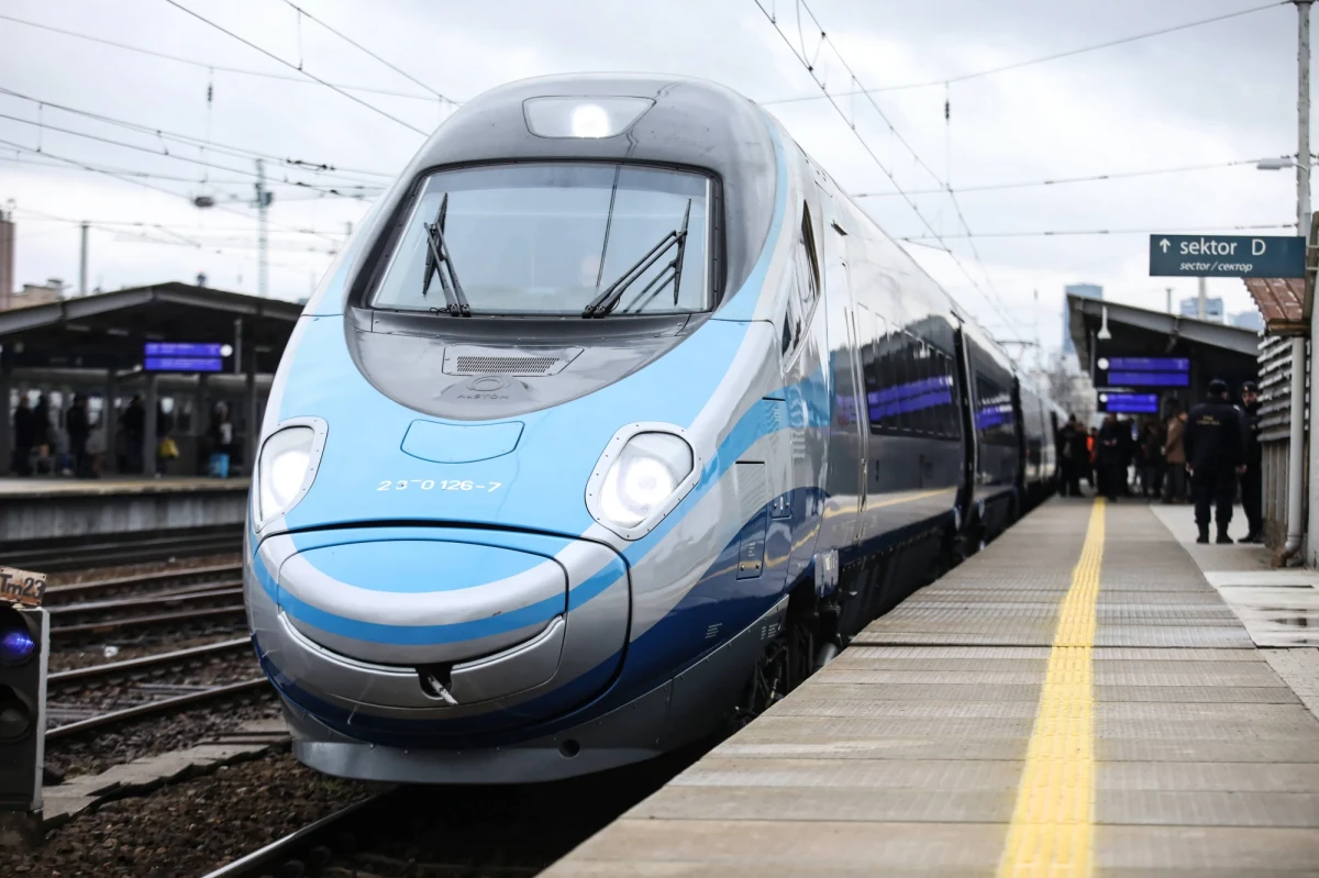 Warszawa z nowymi połączeniami do Trójmiasta i Krakowa, rosnący standard podróżowania i możliwość podróży pociągiem PKP Intercity na Litwę – to najważniejsze nowości dla województwa mazowieckiego w nowym rozkładzie PKP Intercity, który wejdzie w życie w
niedzielę.