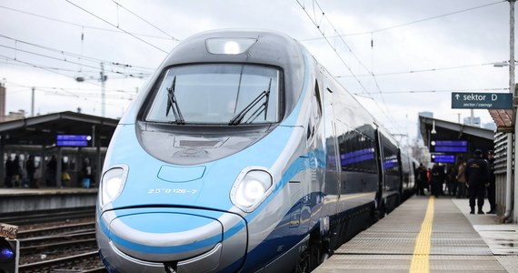 Warszawa z nowymi połączeniami do Trójmiasta i Krakowa, rosnący standard podróżowania i możliwość podróży pociągiem PKP Intercity na Litwę – to najważniejsze nowości dla województwa mazowieckiego w nowym rozkładzie PKP Intercity, który wejdzie w życie w
niedzielę.